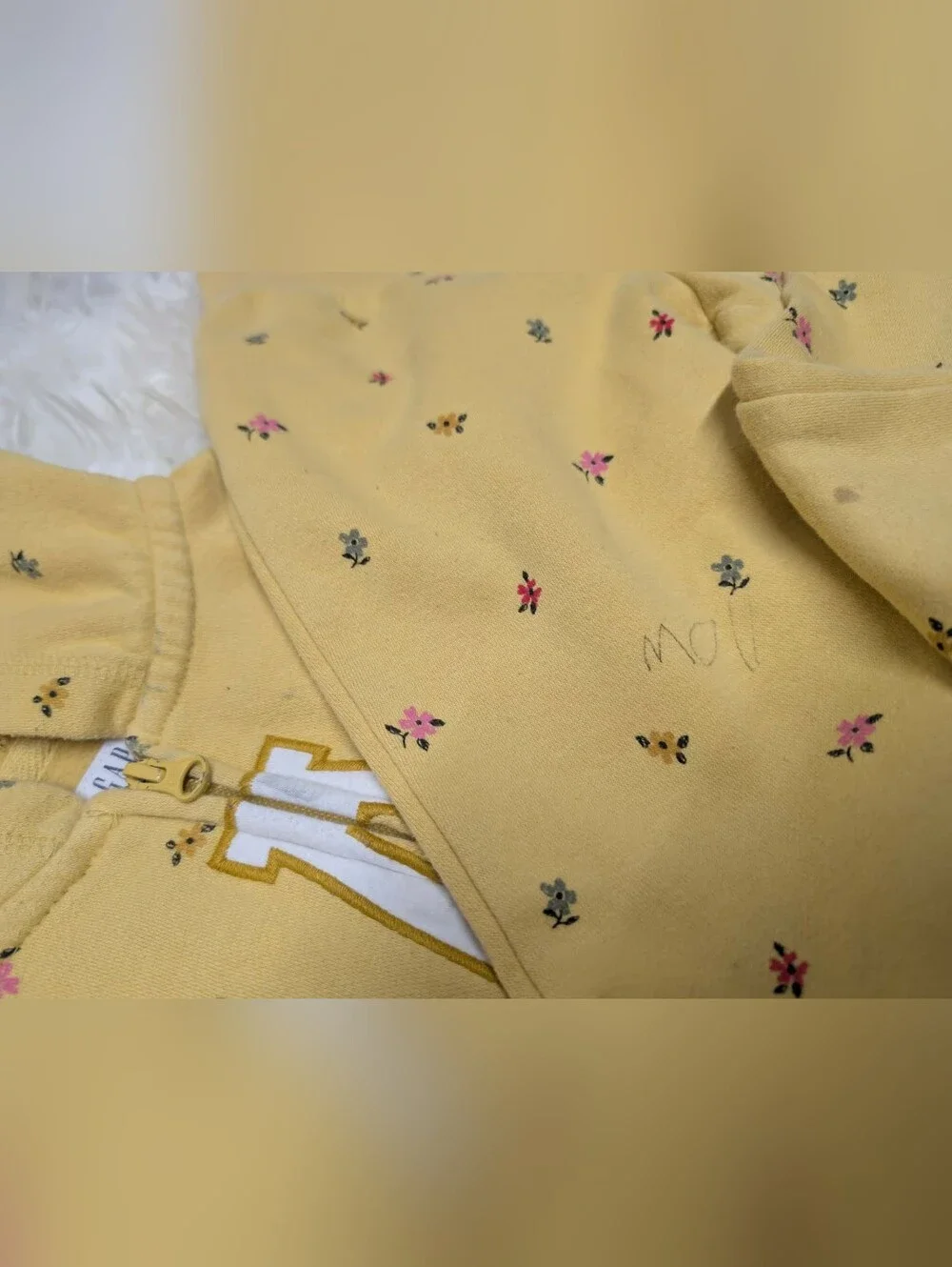 GAP soft yellow